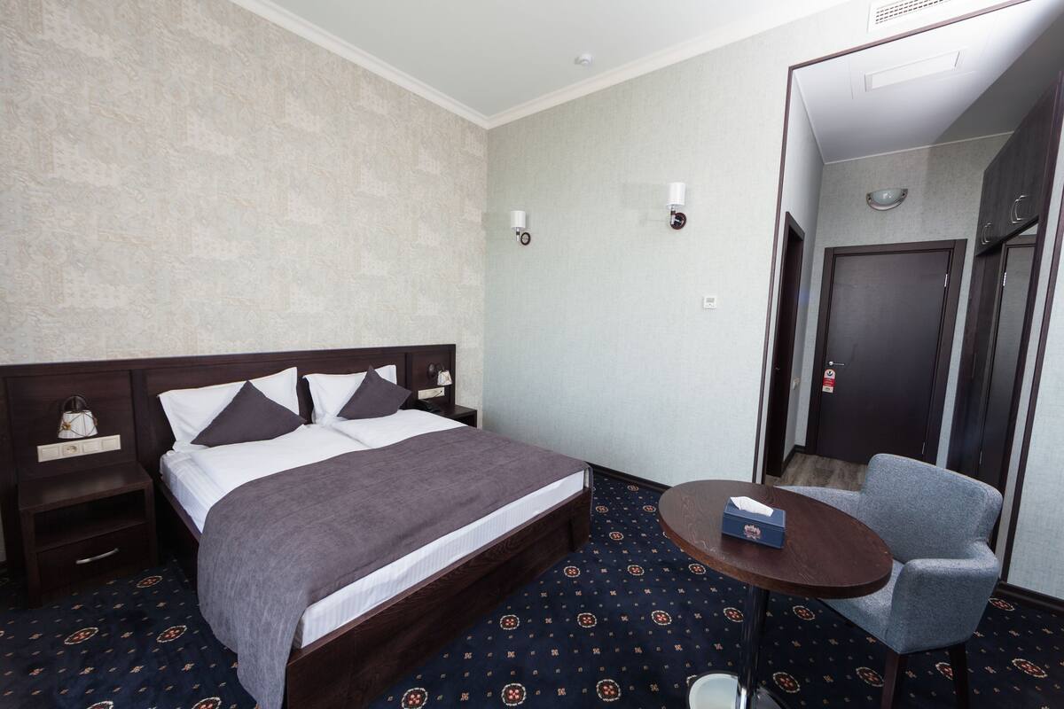 Standard-Doppelzimmer, Bergblick