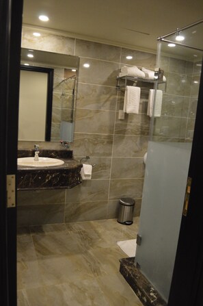Superior Room, City View | Bathroom