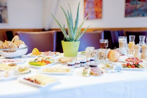 Daily buffet breakfast for a fee - Parkhotel Styria (Steyr)