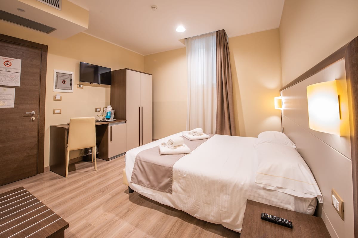 Standard Double Room, Ground Floor | Hypo-allergenic bedding, down comforters, minibar, in-room safe