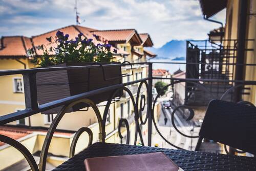Deluxe-Dreibettzimmer, Balkon, eingeschränkter Seeblick | Ausblick vom Zimmer