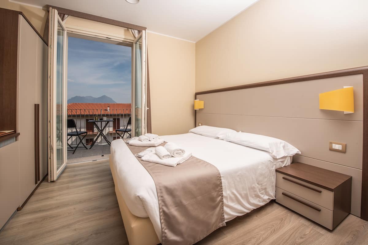 Deluxe Double Room, Balcony, Lake View | Hypo-allergenic bedding, down comforters, minibar, in-room safe