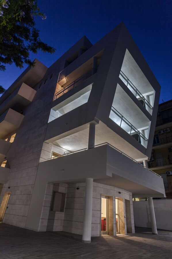 Façade de l’hébergement  – soirée/nuit