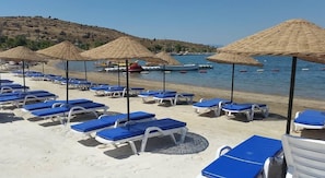 Private beach nearby, free beach cabanas, sun-loungers, beach umbrellas