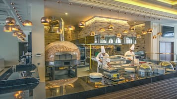 3 restaurantes; se sirven desayunos