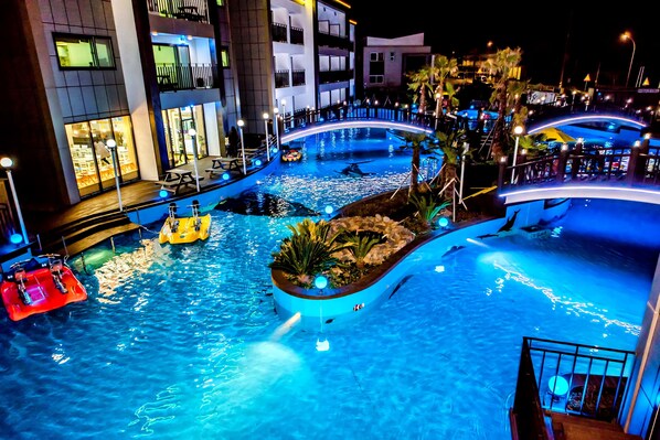 Front of property - evening/night - Water Garden Resort (Jeju City)