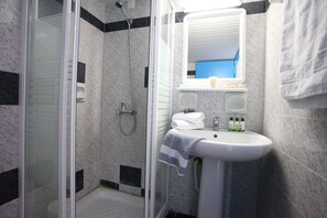 Shower, hair dryer - Amalthia apartments (Hersonissos)