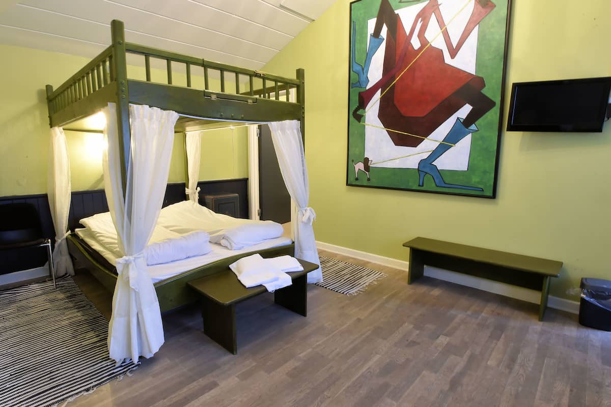 Standard Double Room, 1 Double Bed, Courtyard Area | Iron/ironing board (on request), WiFi (free), bed sheets