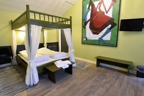 Quarto casal standard, 1 cama de casal, no pátio | Ferros/tábuas de passar roupa, Wi-Fi de cortesia, roupa de cama