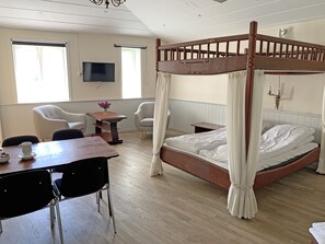 Standard Double Room, 1 Double Bed, Courtyard Area | Iron/ironing board, free WiFi, bed sheets - Hotel Postgaarden (Ribe)