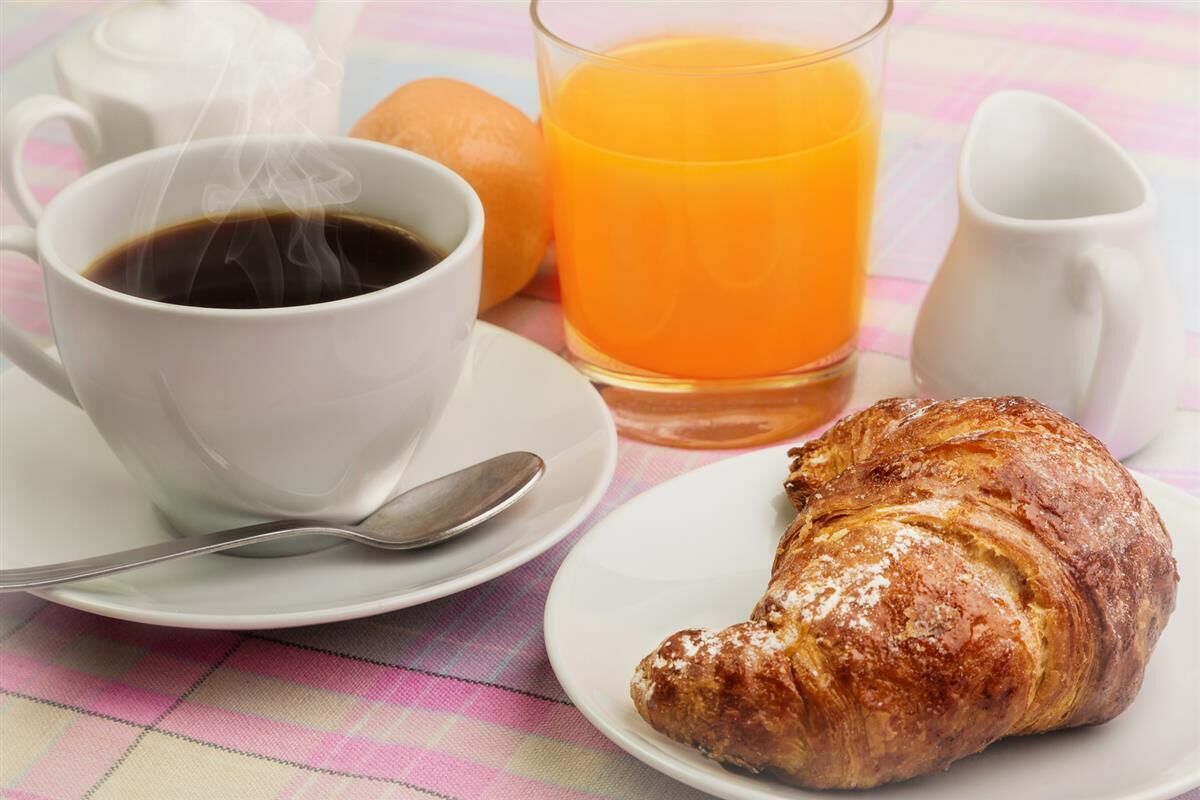 daily continental breakfast (eur 10 per person)