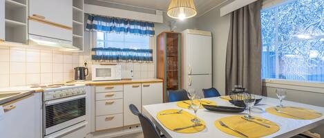 Two-Bedroom apartment with balcony - 2A - | Eigene Küche | Wasserkocher