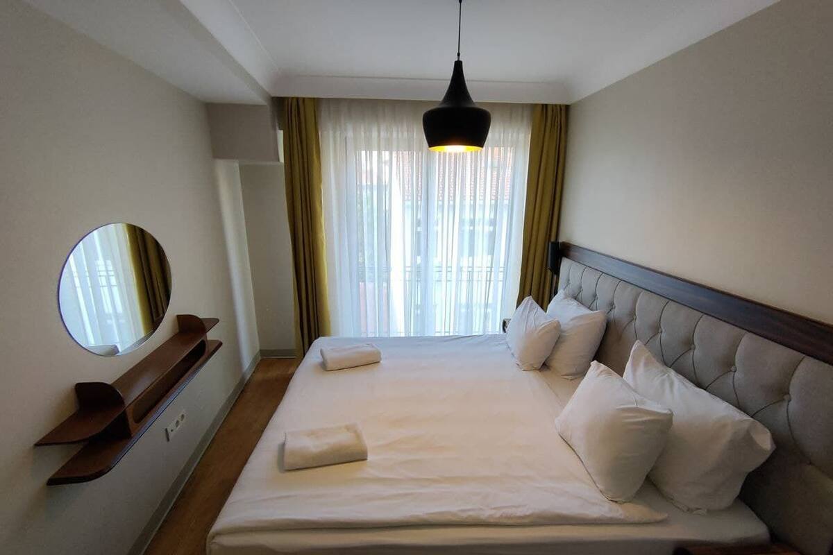 Business-Suite | Bettwäsche aus ägyptischer Baumwolle, Zimmersafe, Schreibtisch