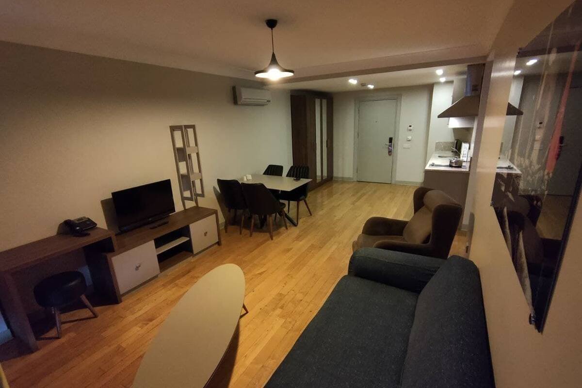 Familien-Maisonette, 3 Schlafzimmer, Terrasse | Wohnzimmer | Flachbildfernseher, Fußbodenheizung