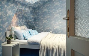 Klassiek appartement, kitchenette (Heaven Boutique) | Een bureau, gratis wifi
