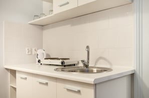 Classic Apartment, Kitchenette (Heaven Boutique) | Private kitchenette | Fridge, stovetop, coffee/tea maker, electric kettle - Boutique Apartments - Main Market Square (Kraków)