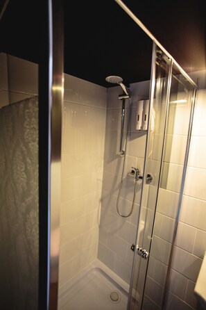 Superior Apartment, 1 Bedroom, Kitchenette (Black Boutique) | Bathroom shower - Boutique Apartments - Main Market Square (Kraków)