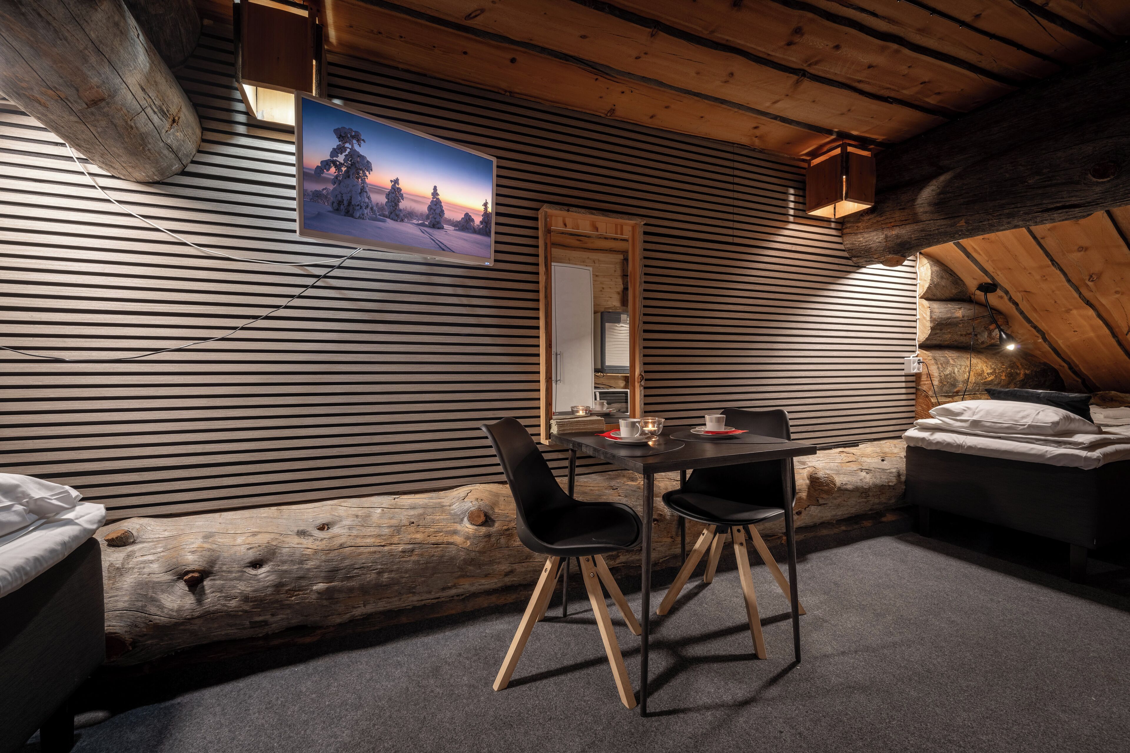 Habitación básica con 1 cama matrimonial o 2 individuales, baño compartido | Cortinas blackout, tabla de planchar con plancha y wifi gratis 