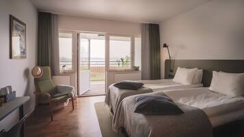 Zweibettzimmer | Individuell dekoriert, individuell eingerichtet, Schreibtisch