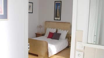 Habitación clásica doble, 1 cama doble, no fumadores, vistas a la ciudad | Ropa de cama de alta calidad, colchones Select Comfort, escritorio