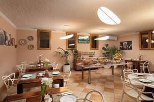 Desayuno bufé gratuito y diario