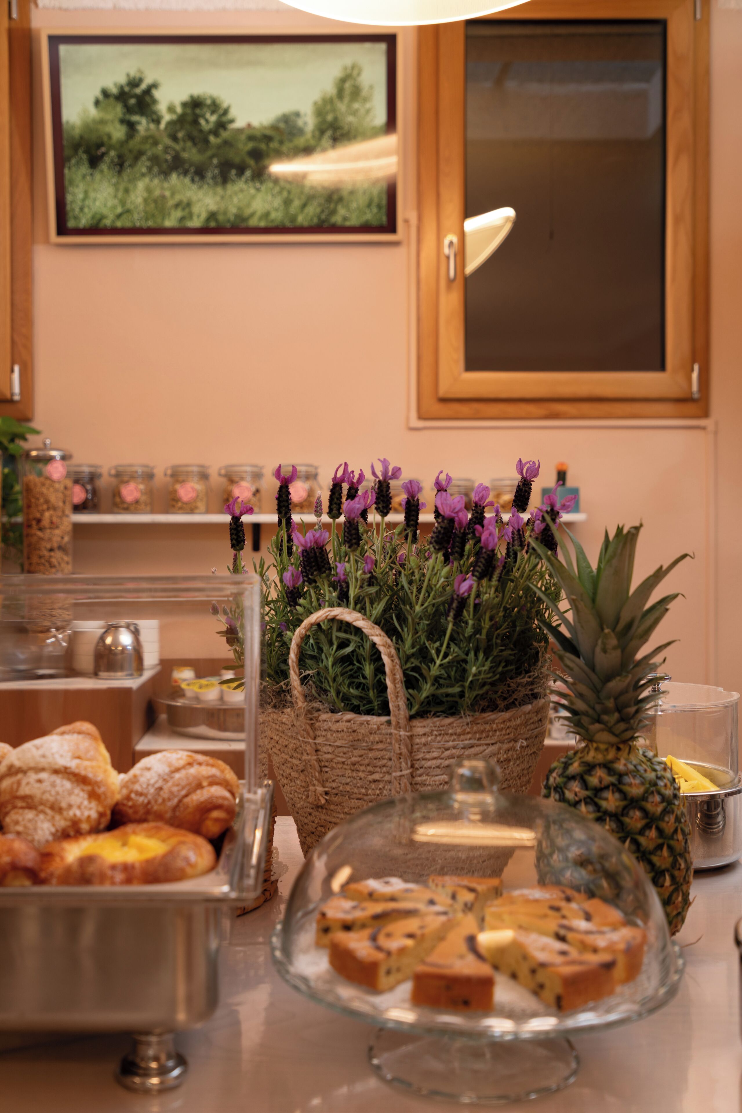 Café da manhã com buffet grátis todos os dias
