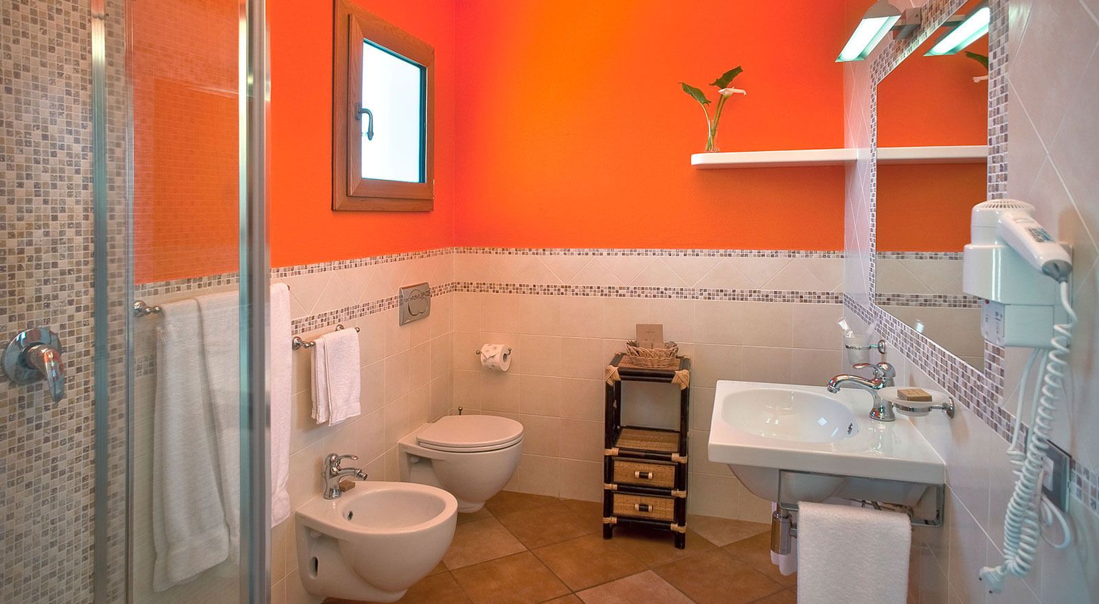 family quadruple room | bathroom | shower, free toiletries, hair dryer, bidet