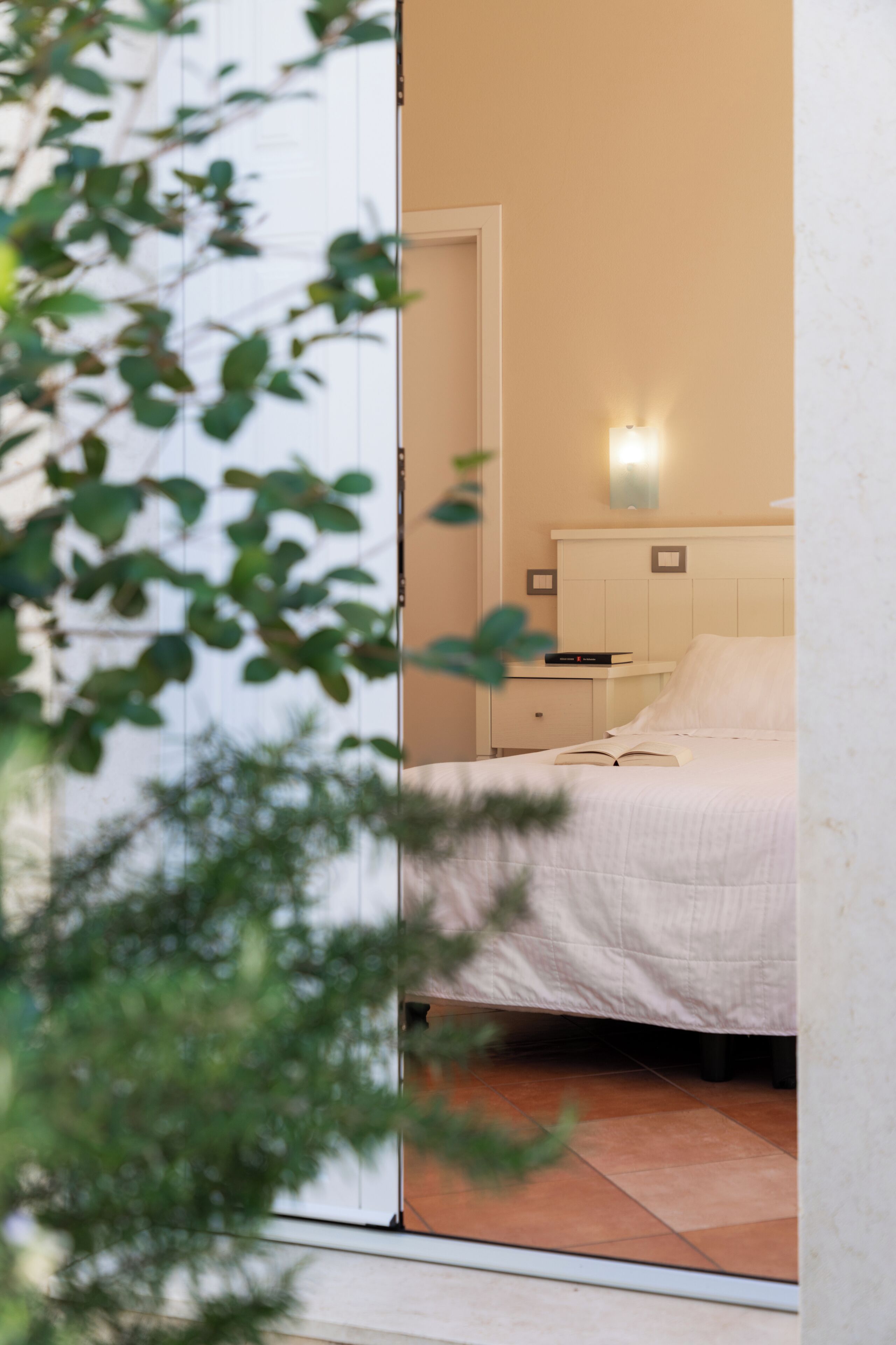 Hochwertige Bettwaren, Minibar, Zimmersafe, individuell dekoriert