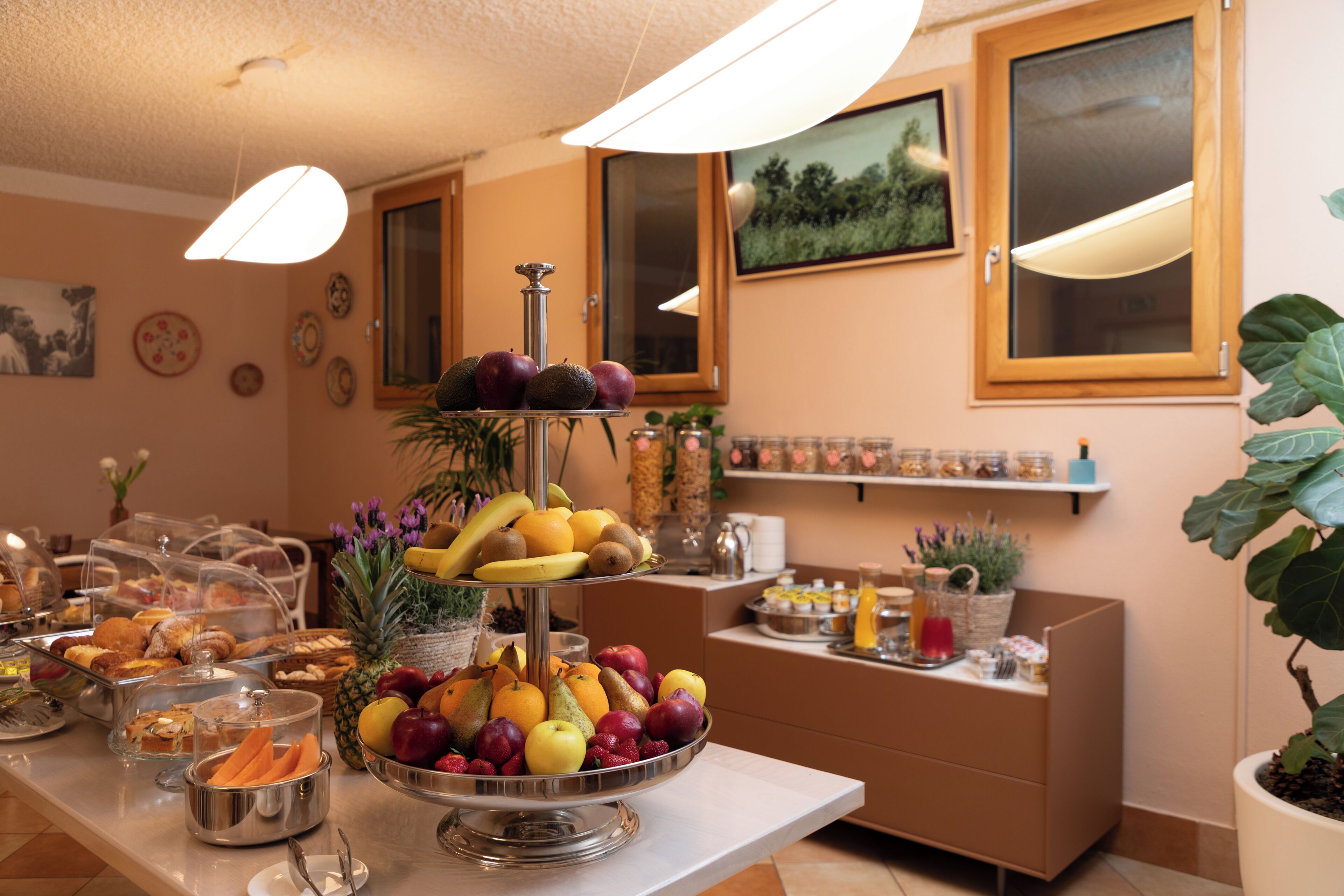Free daily buffet breakfast