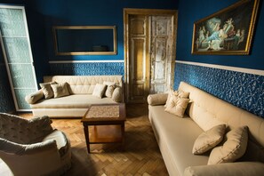 Luxury Apartment, Kitchen (private spa tub, Blue Boutique) | Living room | 32-inch flat-screen TV with cable channels, TV - Boutique Apartments - Kazimierz (Kraków)
