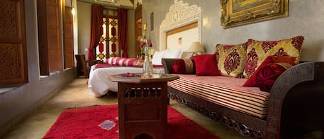 Suite (Samia) | Ropa de cama de alta calidad y caja de seguridad en la habitación