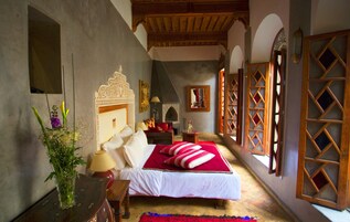 Suite (Samia) | Premium bedding, in-room safe, rollaway beds, free WiFi