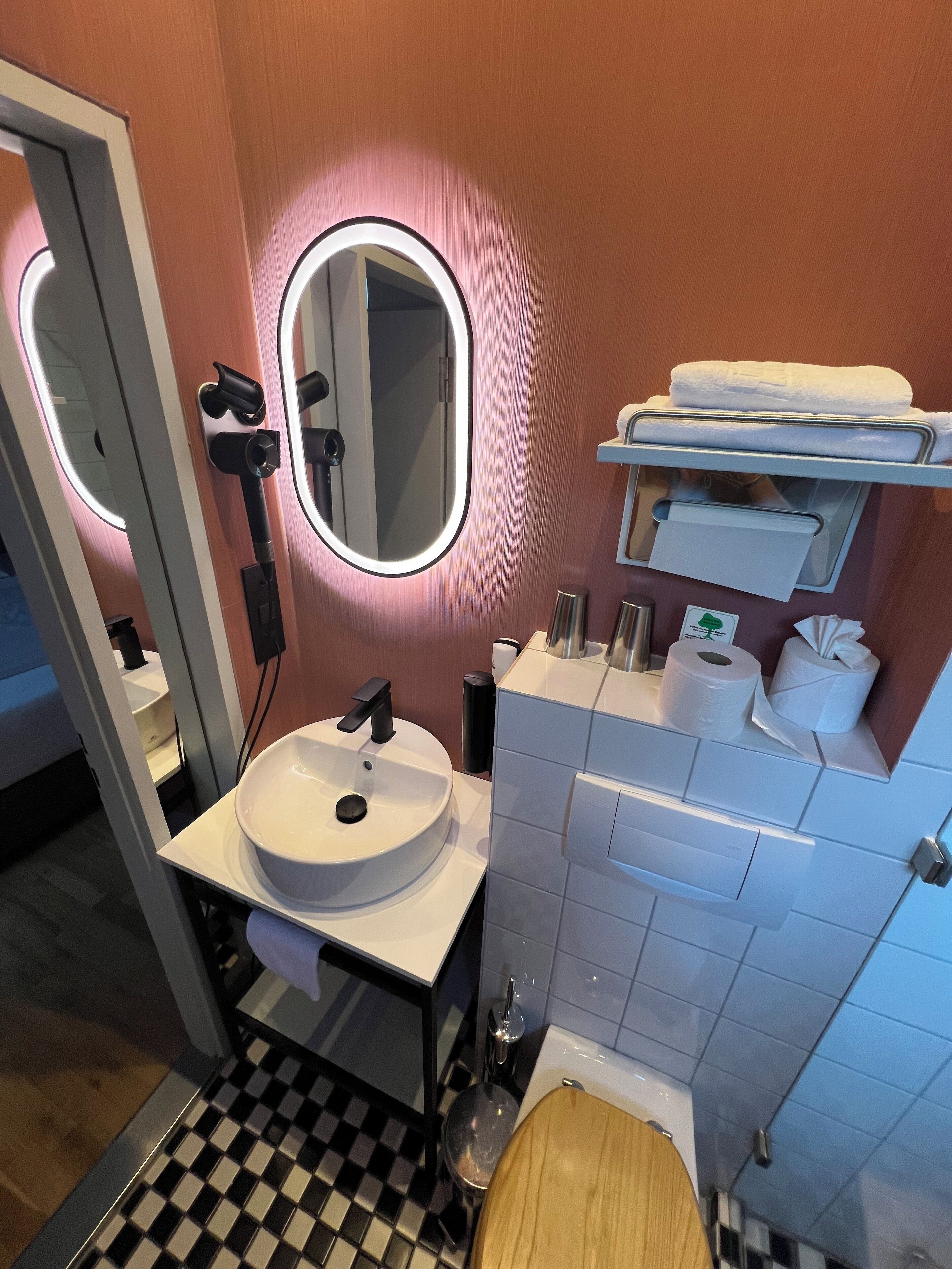 comfort double room | bathroom | free toiletries, hair dryer, towels