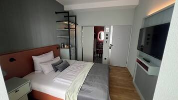 Basic Double Room | Minibar, in-room safe, individually decorated, individually furnished