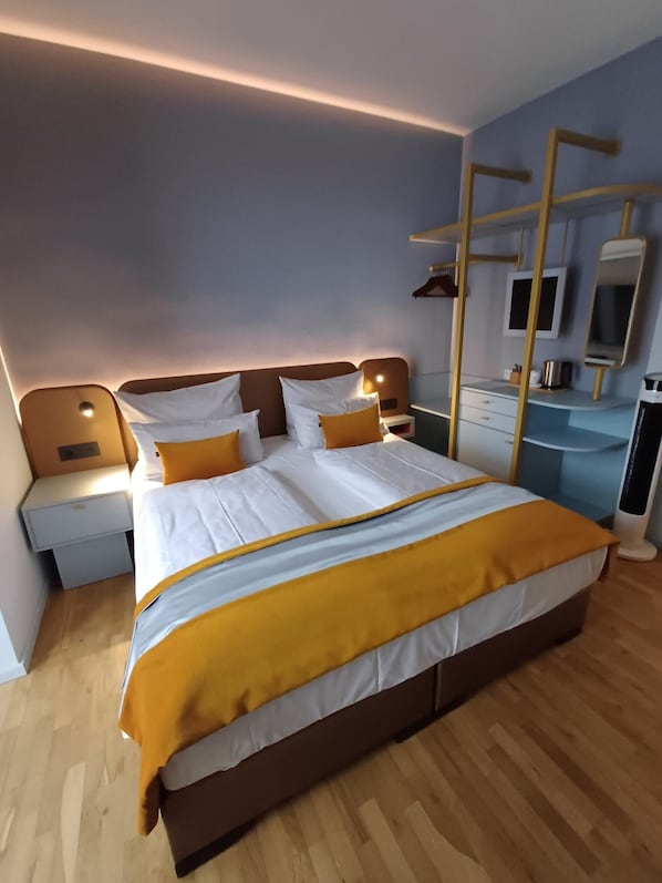 Minibar, caja de seguridad en la habitación y decoración personalizada 