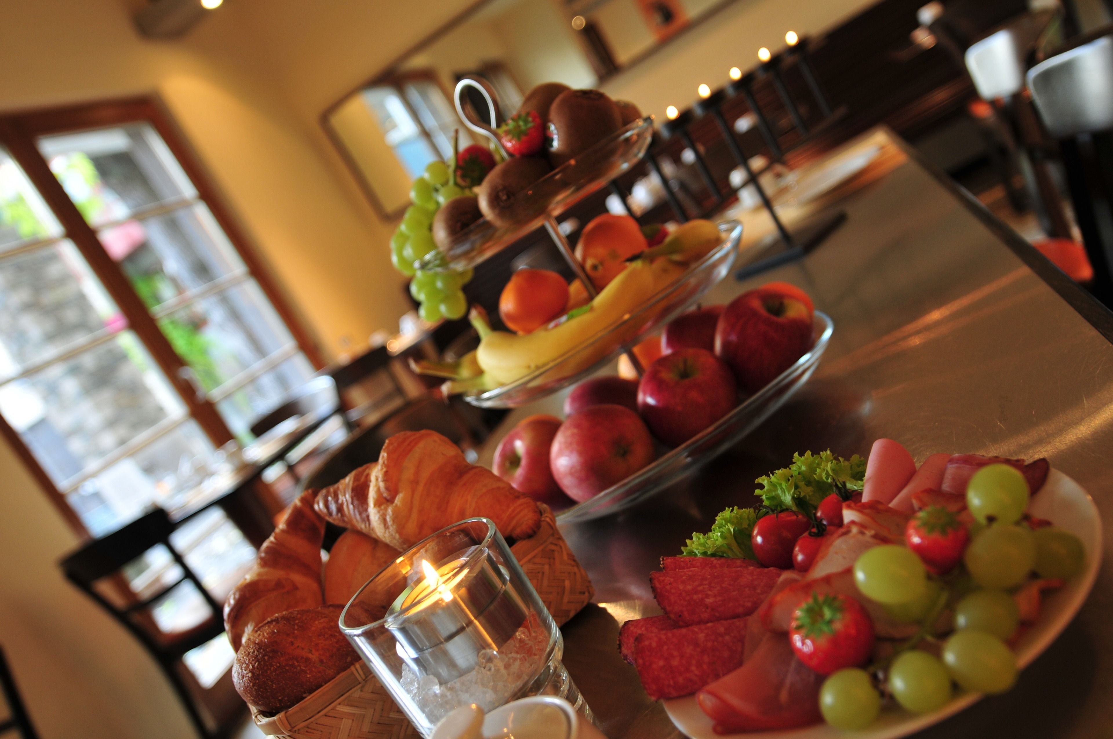daily continental breakfast (eur 17 per person)