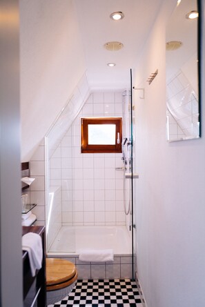 Deluxe Double Room | Bathroom - Lint Hotel (Cologne)