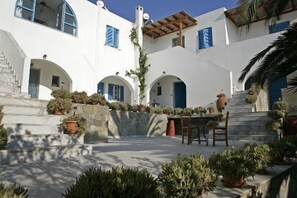 Property grounds - Remvi Studios (Paros)