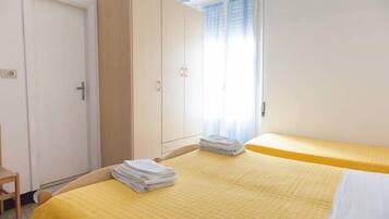 Quarto triplo | Berços grátis, Wi-Fi de cortesia