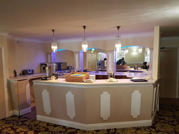 Free English breakfast - Maison Gorey Hotel (Grouville)