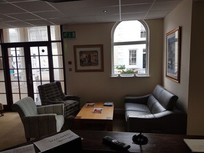 Lobby sitting area - Maison Gorey Hotel (Grouville)