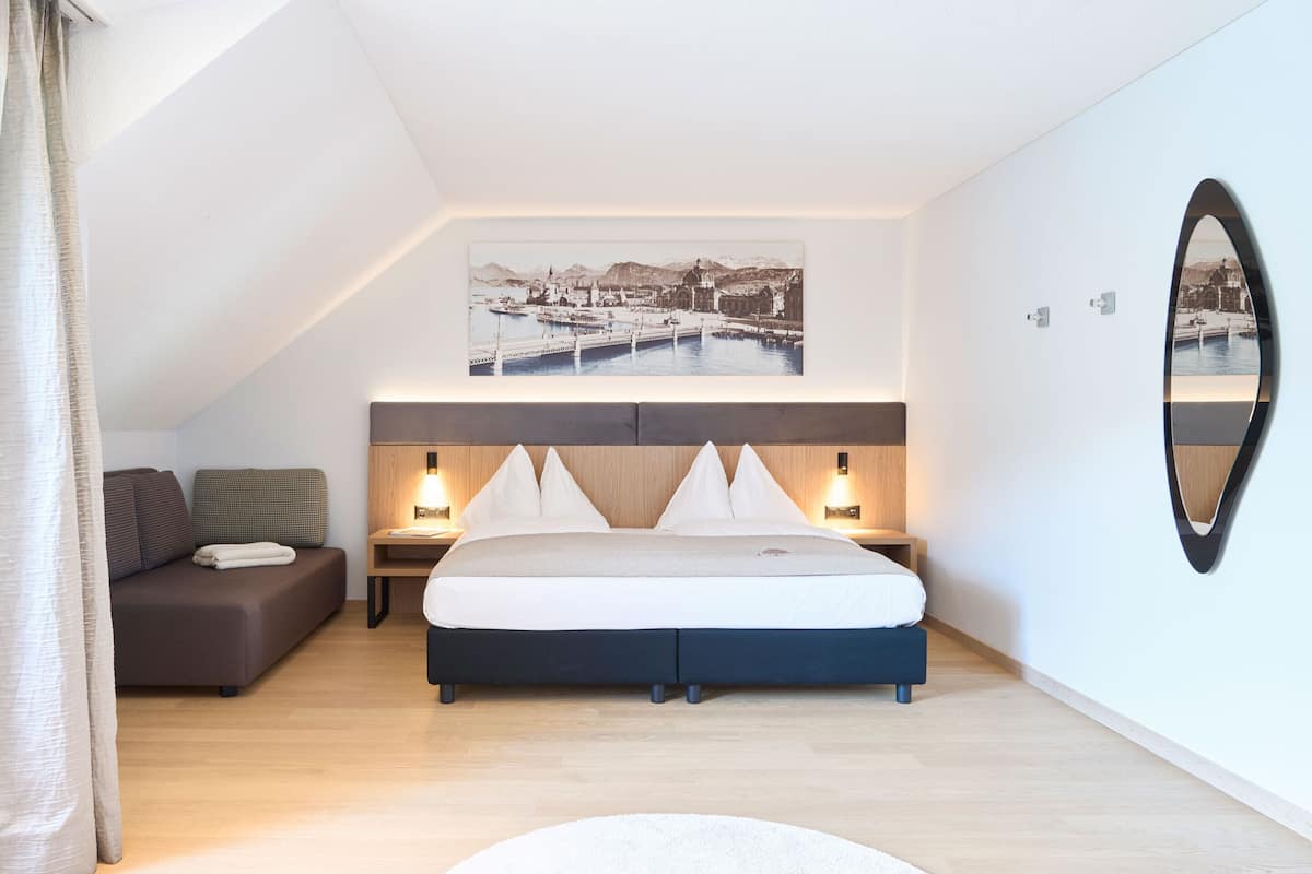 Superior Room, Balcony, Lake View | Minibar, in-room safe, WiFi (free), bed sheets