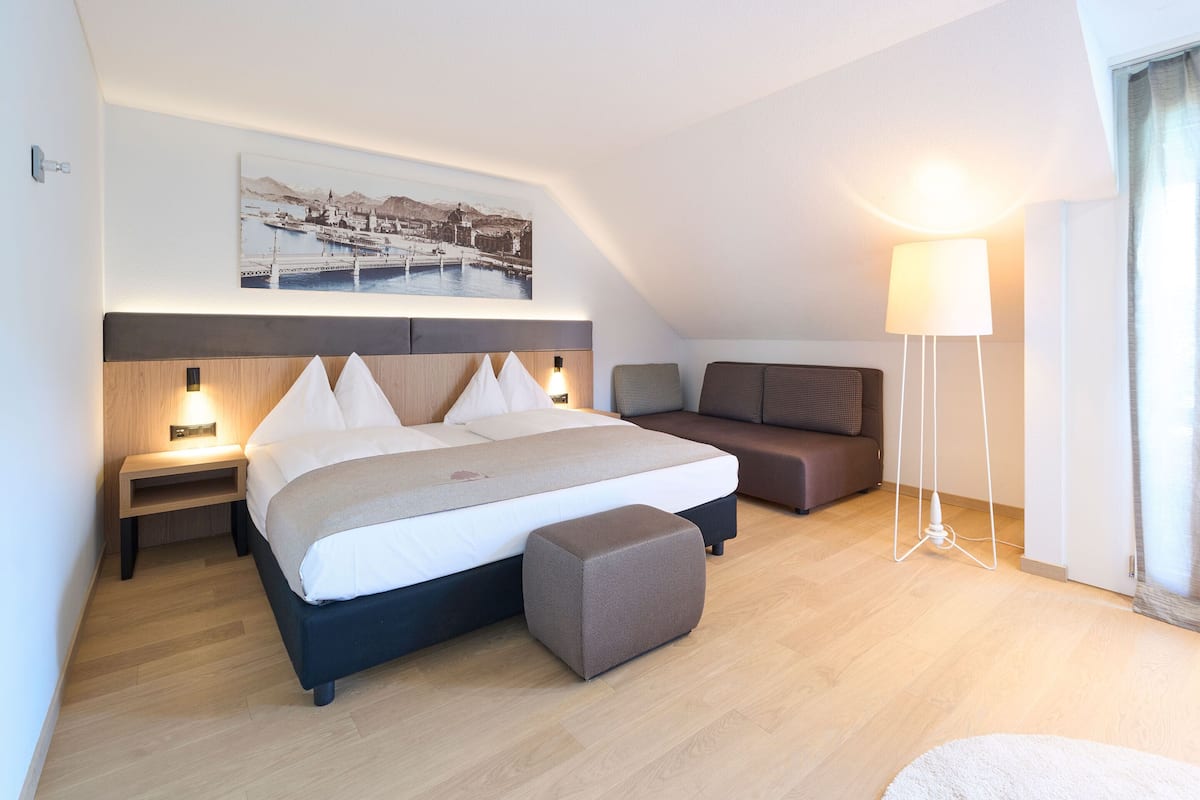 Junior Suite, Lake View | Minibar, in-room safe, WiFi (free), bed sheets