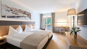 Double Room, Hill View | Minibar, in-room safe, WiFi (free), bed sheets - Seehotel Kastanienbaum (Horw)