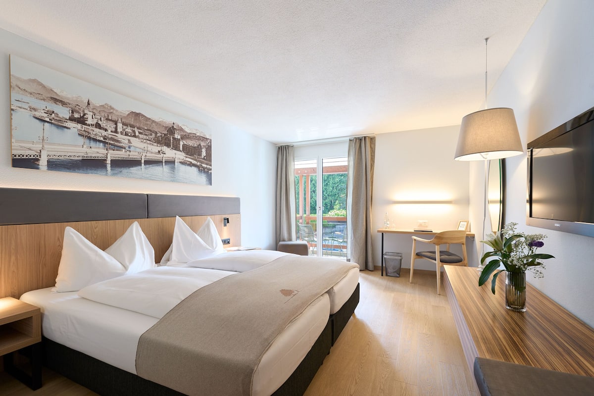 Double Room, Hill View | Minibar, in-room safe, WiFi (free), bed sheets