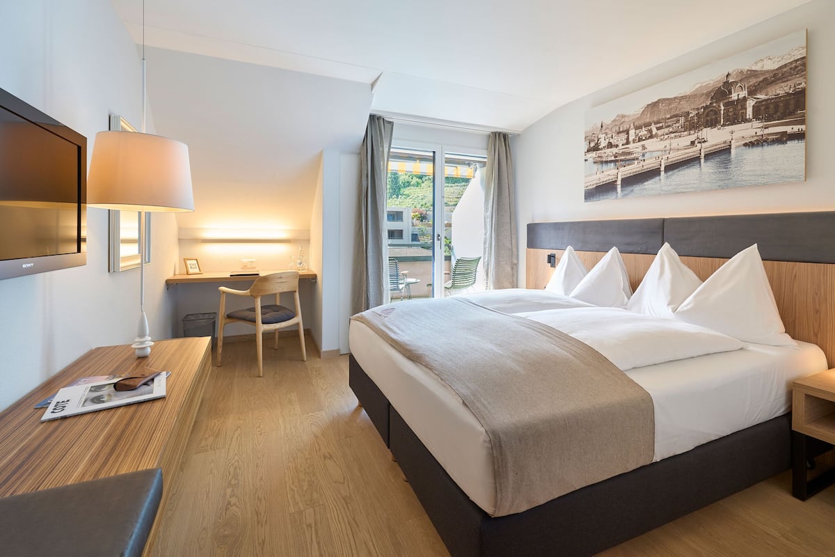 Economy Double Room, Hill View | Minibar, in-room safe, WiFi (free), bed sheets