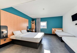 Quadruple Room | In-room safe, desk, soundproofing, iron/ironing board