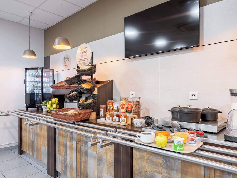 Daily buffet breakfast for a fee