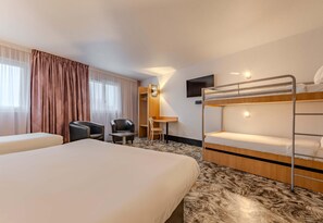 Zimmersafe, Schreibtisch, schallisolierte Zimmer, Bügeleisen/Bügelbrett