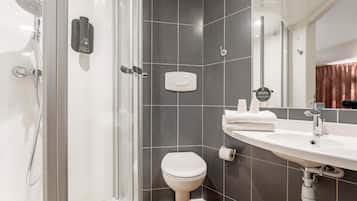 Douche, articles de toilette gratuits, sèche-cheveux